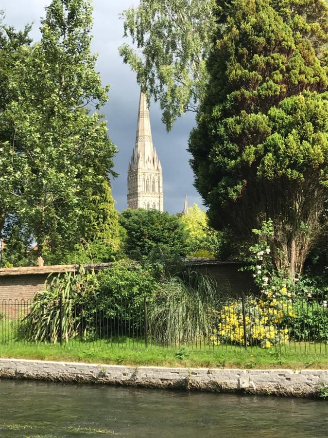 A Wonderful Place In The Hub Of The City, Yet On The Edge Of The Countryside Salisbury Exterior foto